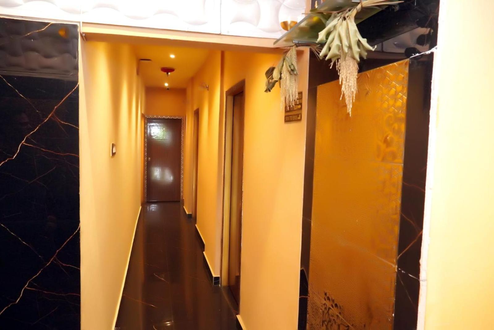 Hotel Golden Plaza Vashi 外观 照片