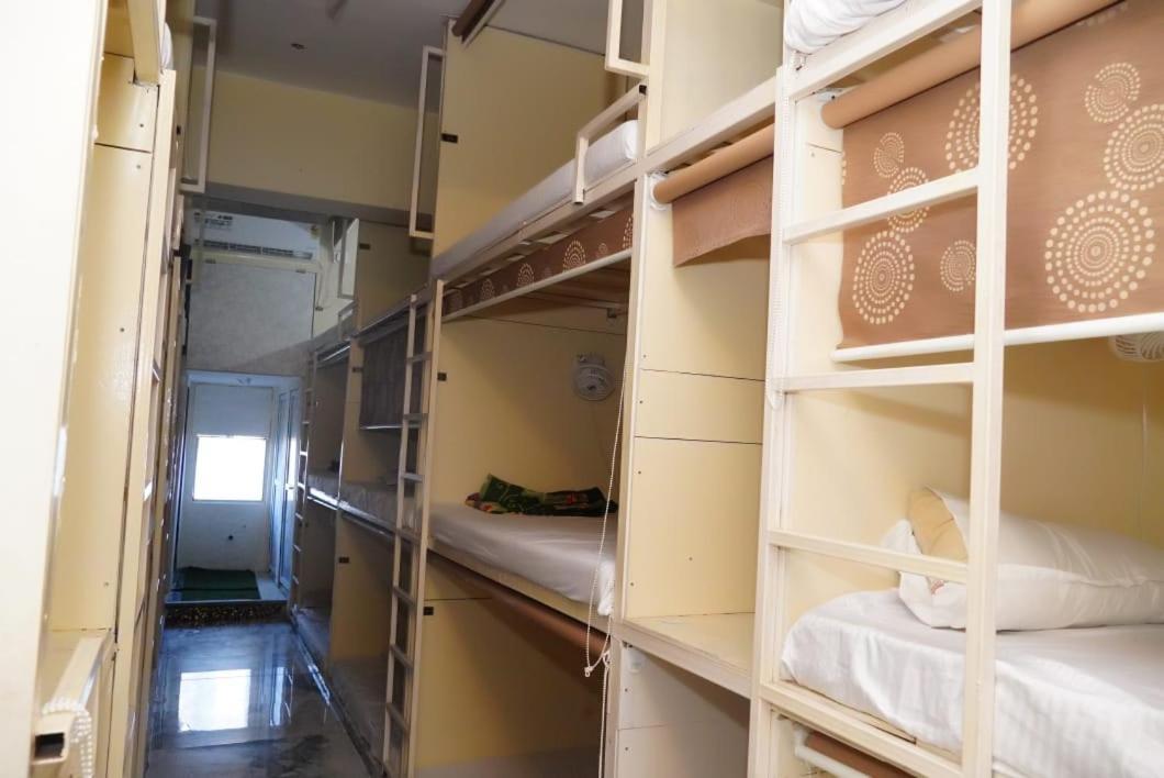 Hotel Golden Plaza Vashi 外观 照片